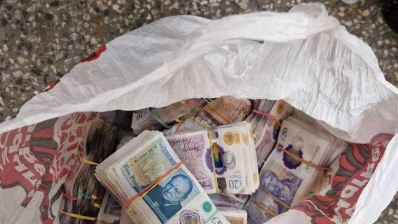 Türkiye’ye giriş yapmak isteyen araçlarda beyan edilmeyen 15 milyon euro ele geçirildi