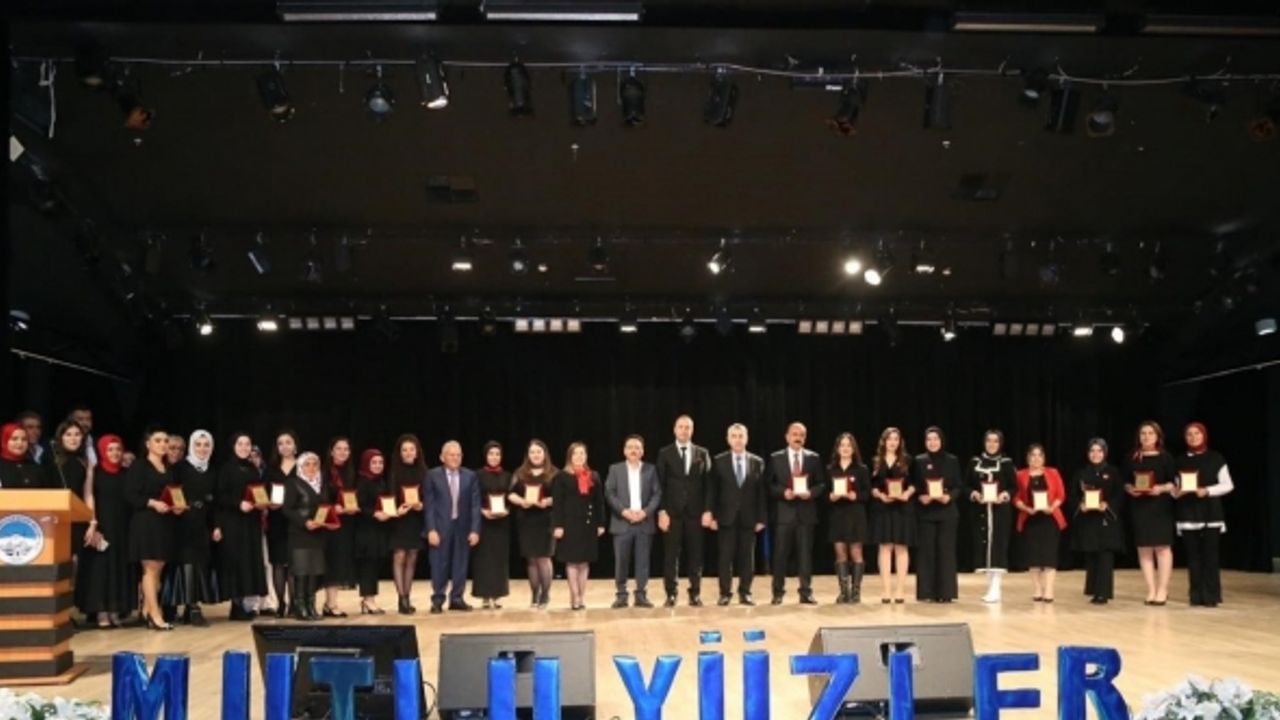 Vali Çiçek Ve Başkan Büyükkılıç, özel çocuklarla kucaklaştı