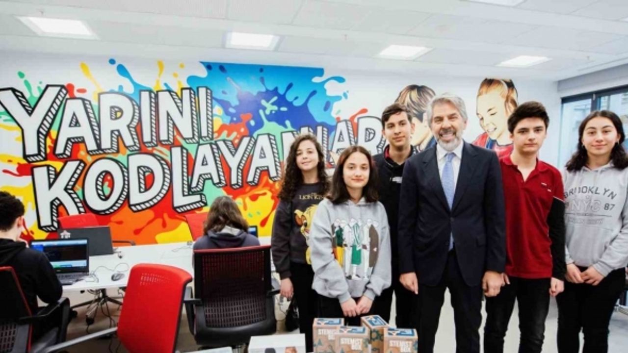 ‘Yarını Kodlayanlar’ gençleri yapay zekâ ile buluşturmaya devam ediyor