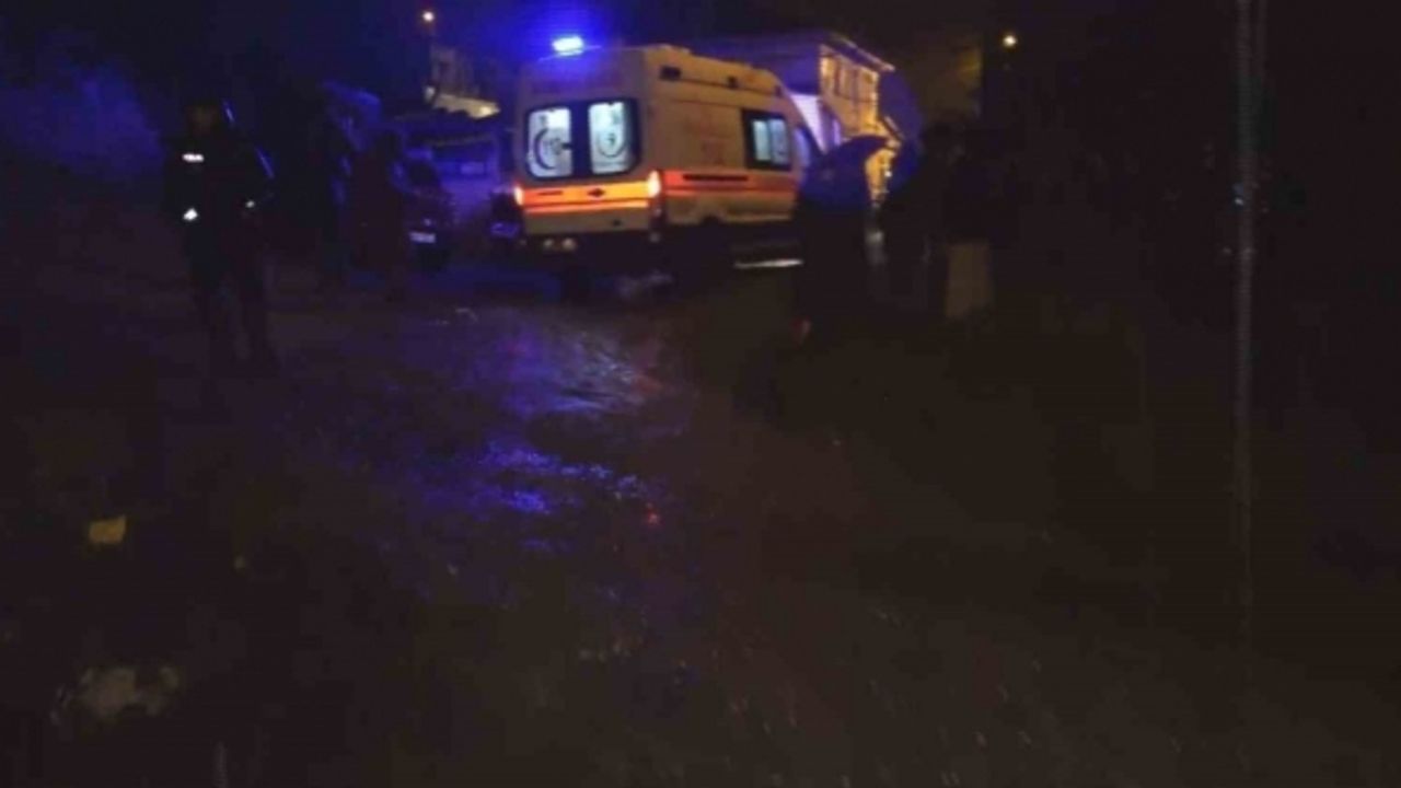 Zonguldak’ta heyelan: Ev toprak altında kaldı, 2 kişiyi kurtarma çalışmaları sürüyor