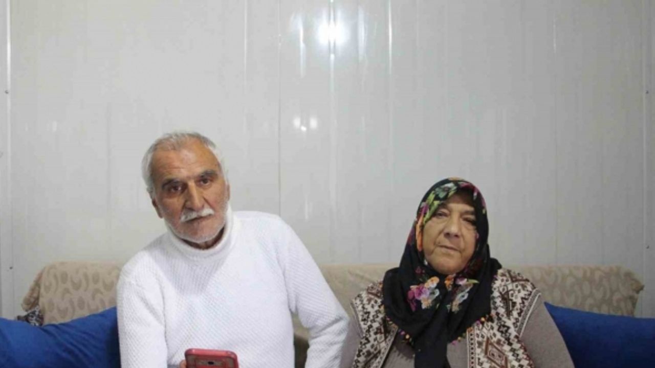 12 saat enkaz altında kalan 37 yıllık çift, konteyner yuvalarında sevgiyle hayata tutunuyor