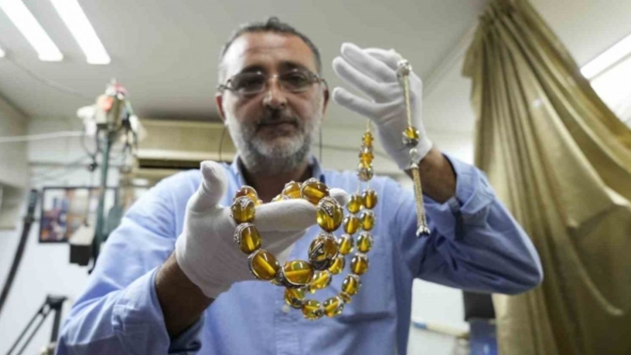 2.5 yılda, 6 milyon liralık 4 tesbih tasarladı