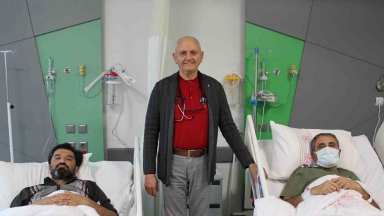 26 yıl önce babalarına nakil yapan doktor bu kez çocuklarından nakil yaptı