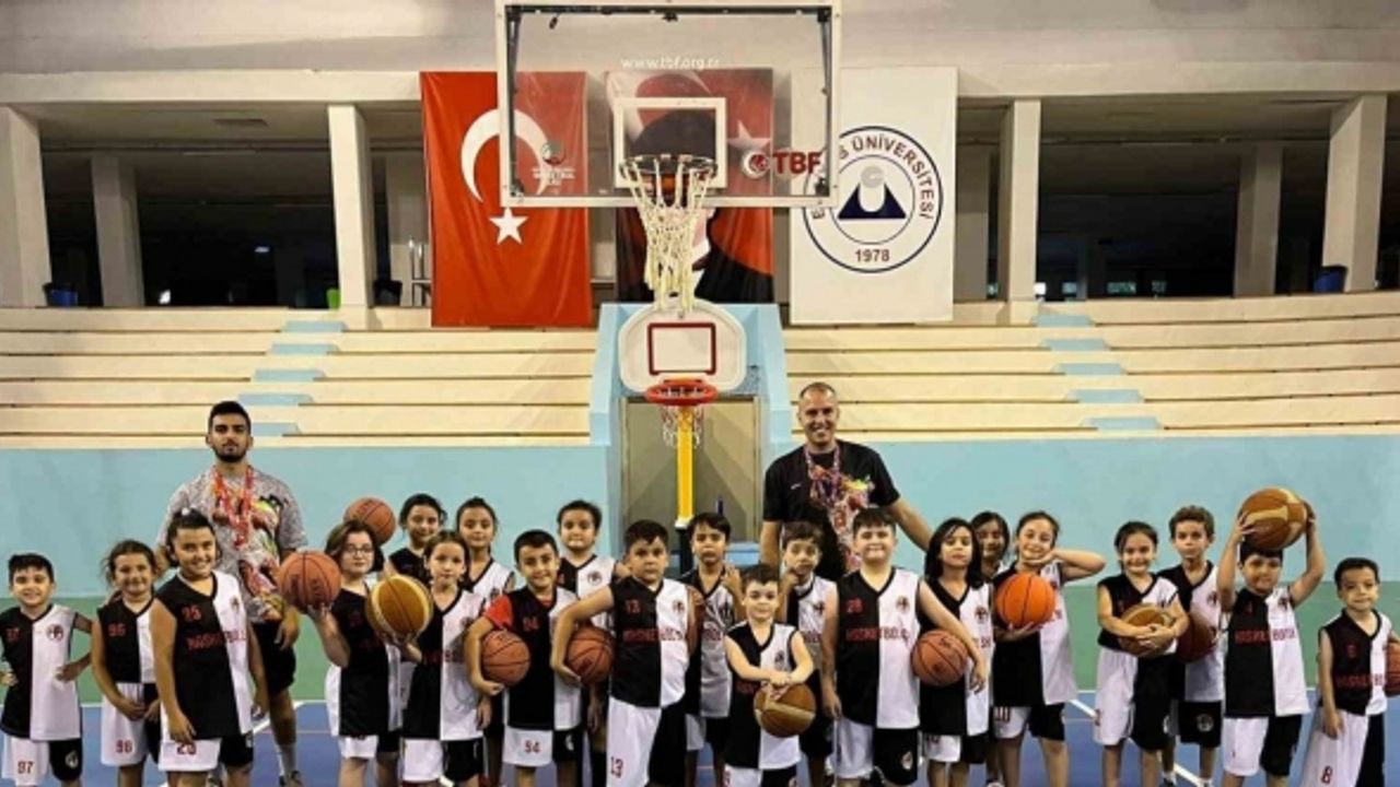 58 kardeş sporcu, aynı kulübün çatısı altında mücadele ediyor