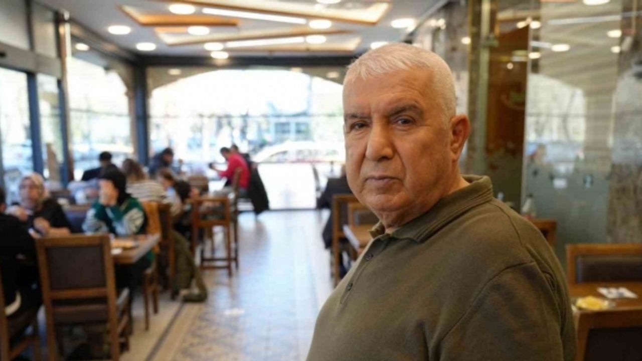 60 yıllık usta 10 torunuyla binlerce kişiyi ağırlıyor