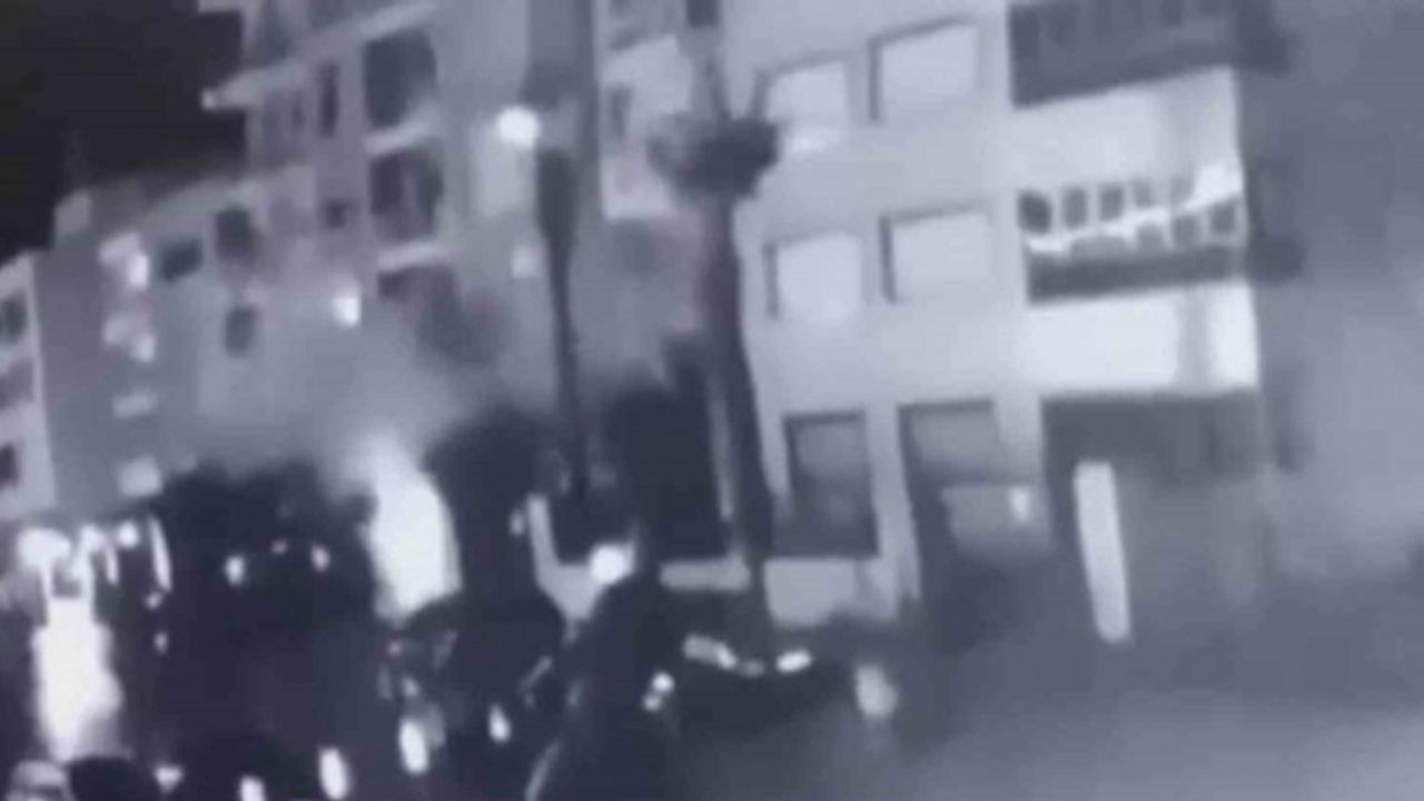 65 kişiye mezar olan apartmanın yerle bir olma anı asrın felaketinin büyüklüğünü gözler önüne serdi