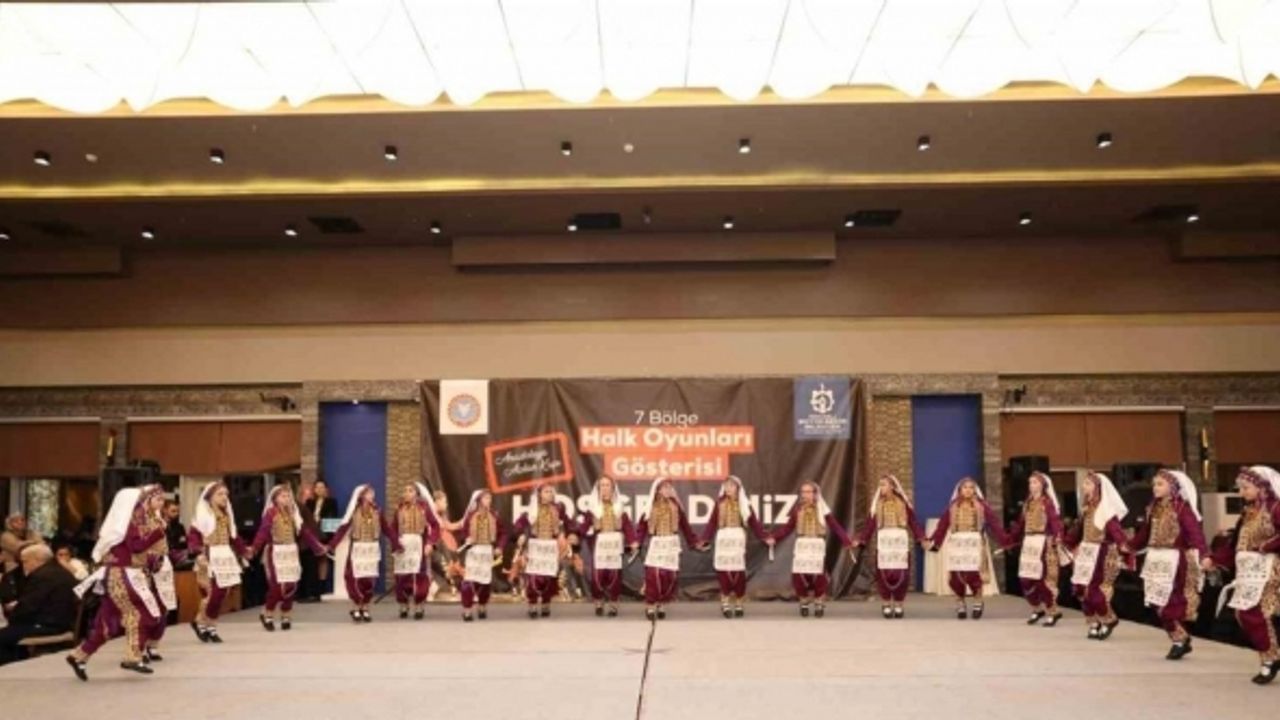 7 Bölge Halk Oyunları yoğun ilgi gördü