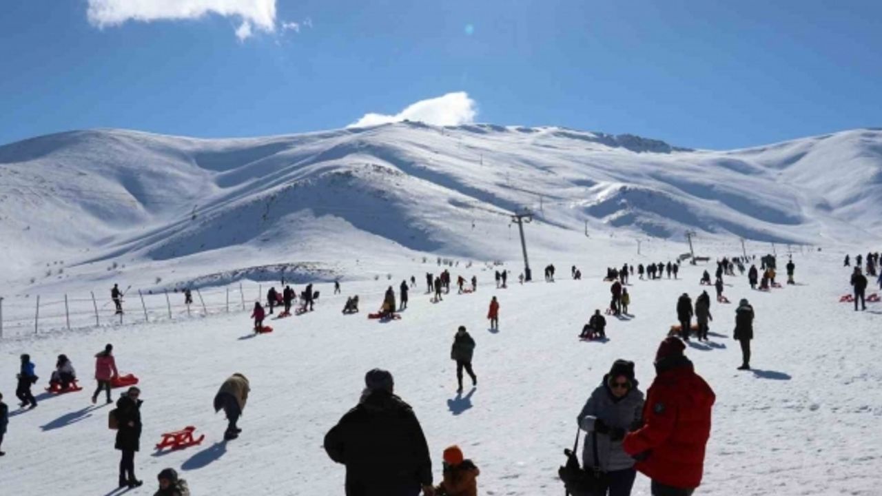 Abalı Kayak Merkezi kayakseverlerin akınına uğradı