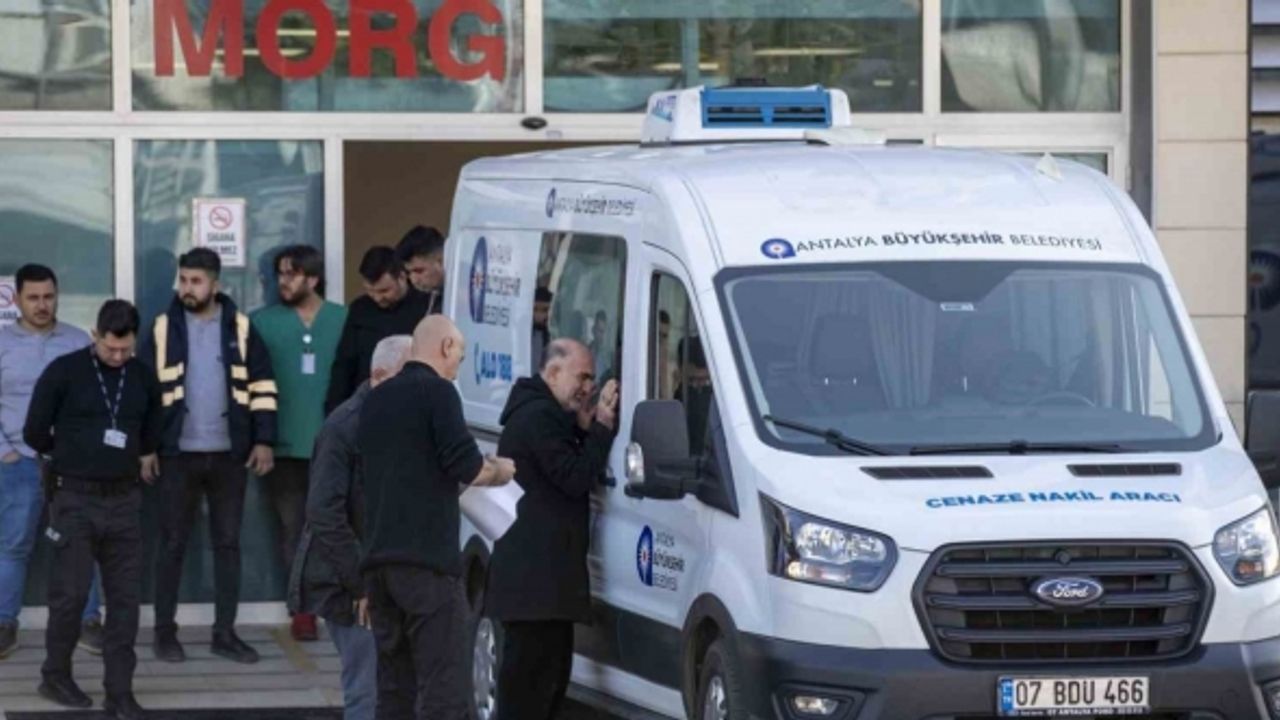 Acılı baba günlerdir aradığı kızının cenazesini gözyaşları arasında teslim aldı