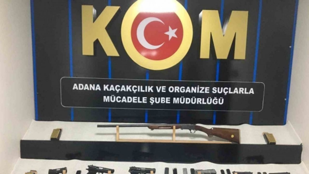 Adana’da evden ve iş yerinden ruhsatsız silahlar ele geçirildi: 2 gözaltı
