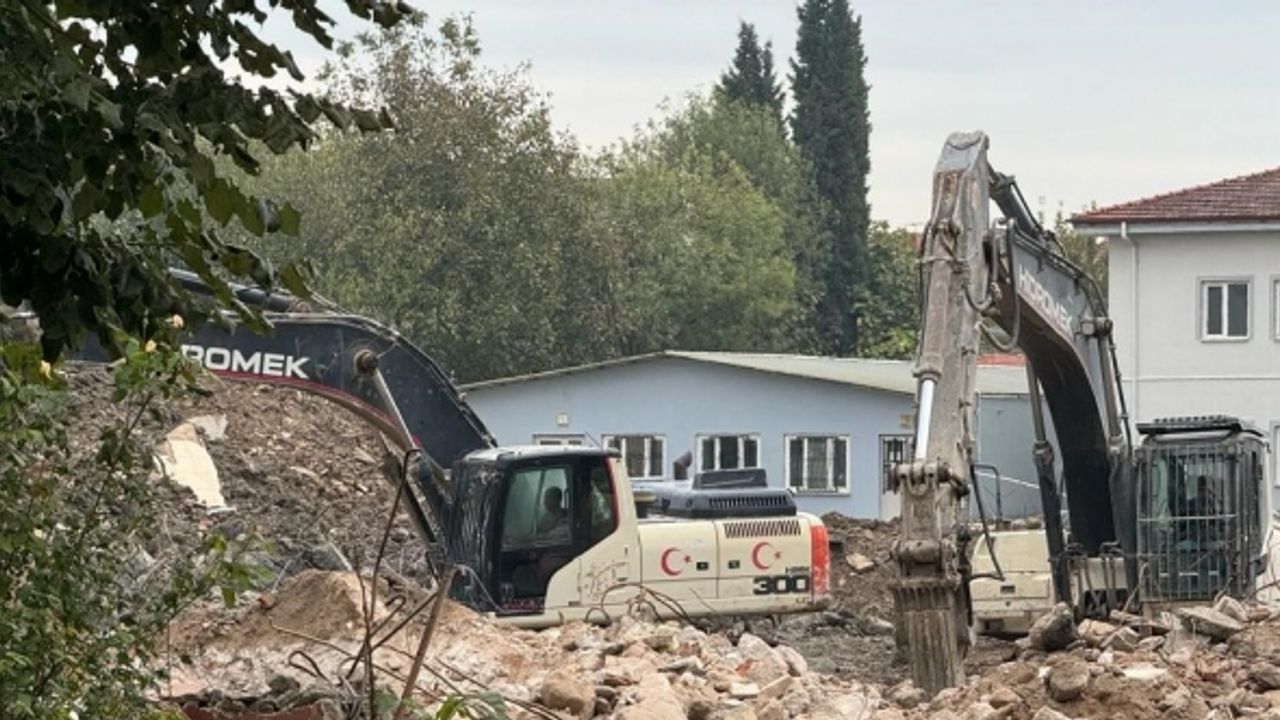 Adil Öksüz’ün görev yaptığı o bina tamamen yıkıldı