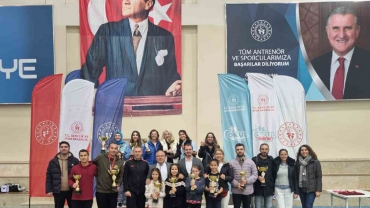 Afyonkarahisar’da 6 farklı kategoride yapılan tenis turnuvası sona erdi