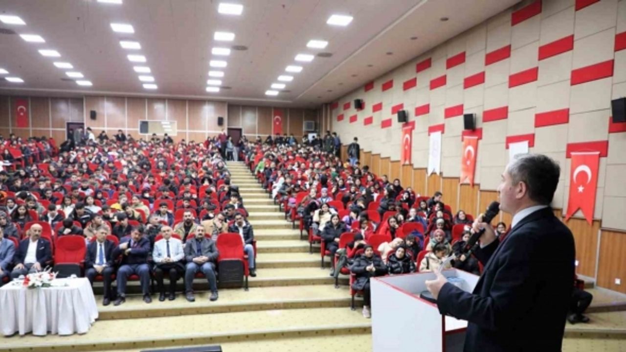 Ağrı’da “Yüreğimdesin Kudüs” temalı resim yarışmasında ödüller sahiplerini buldu