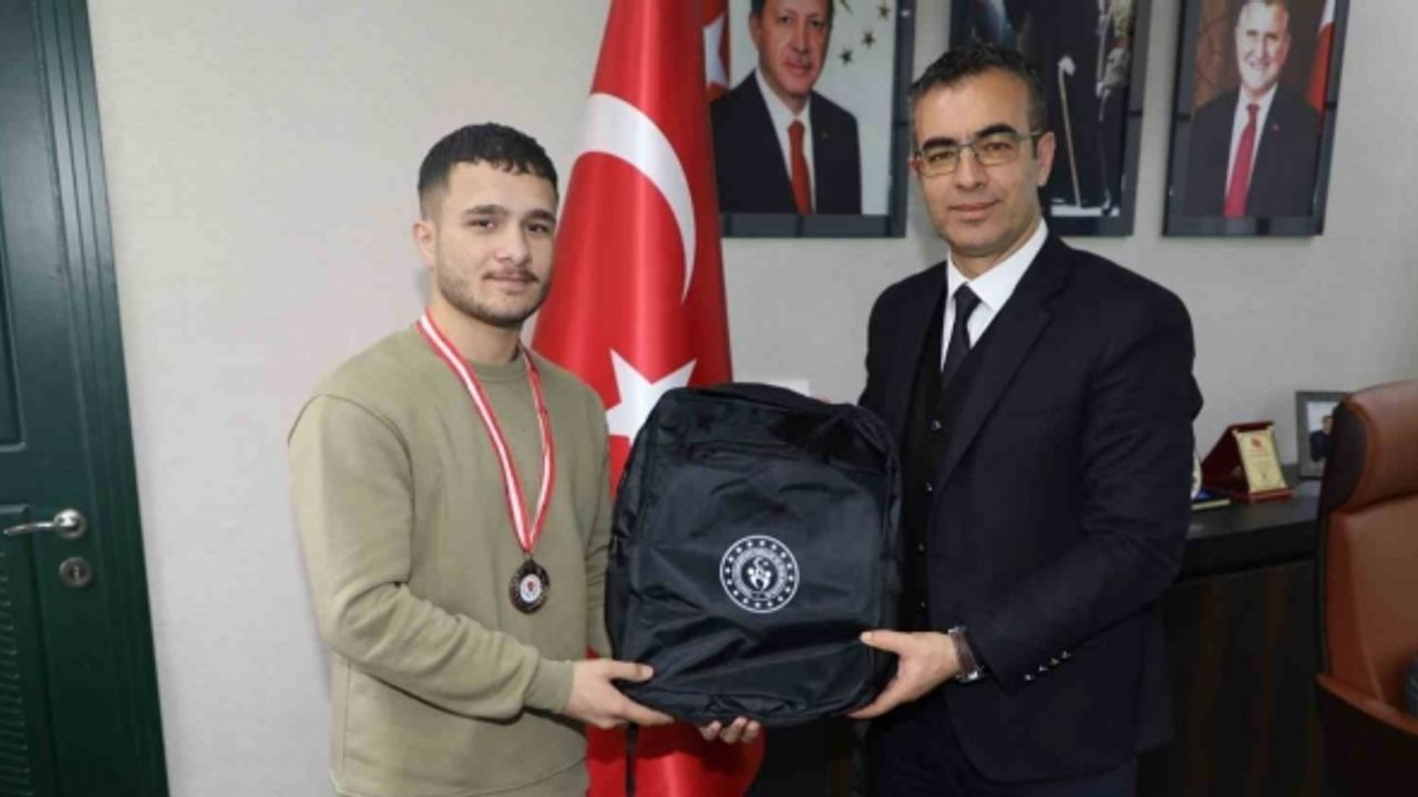 Ağrılı Boksör Sezgin Acar, Türkiye üçüncüsü oldu