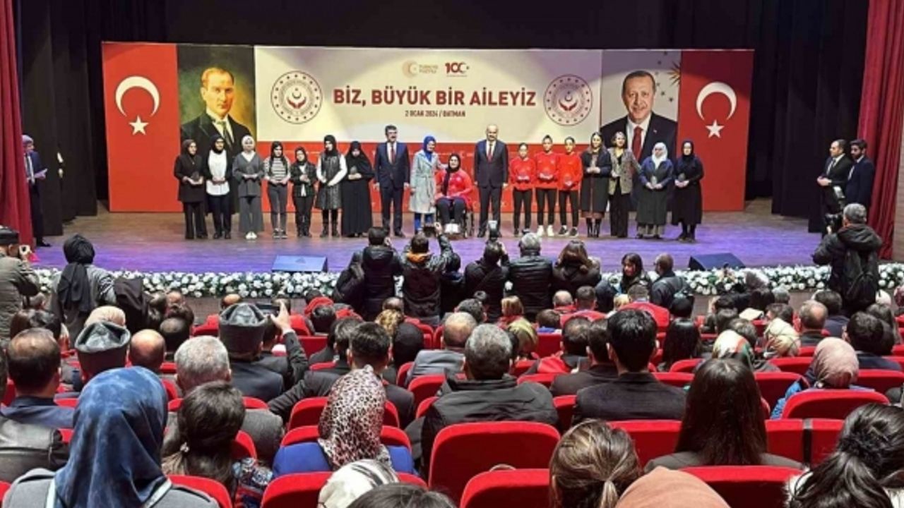 Aile ve Sosyal Hizmetler Bakanı Göktaş, Batman’da kadınlara destek mesajı verdi