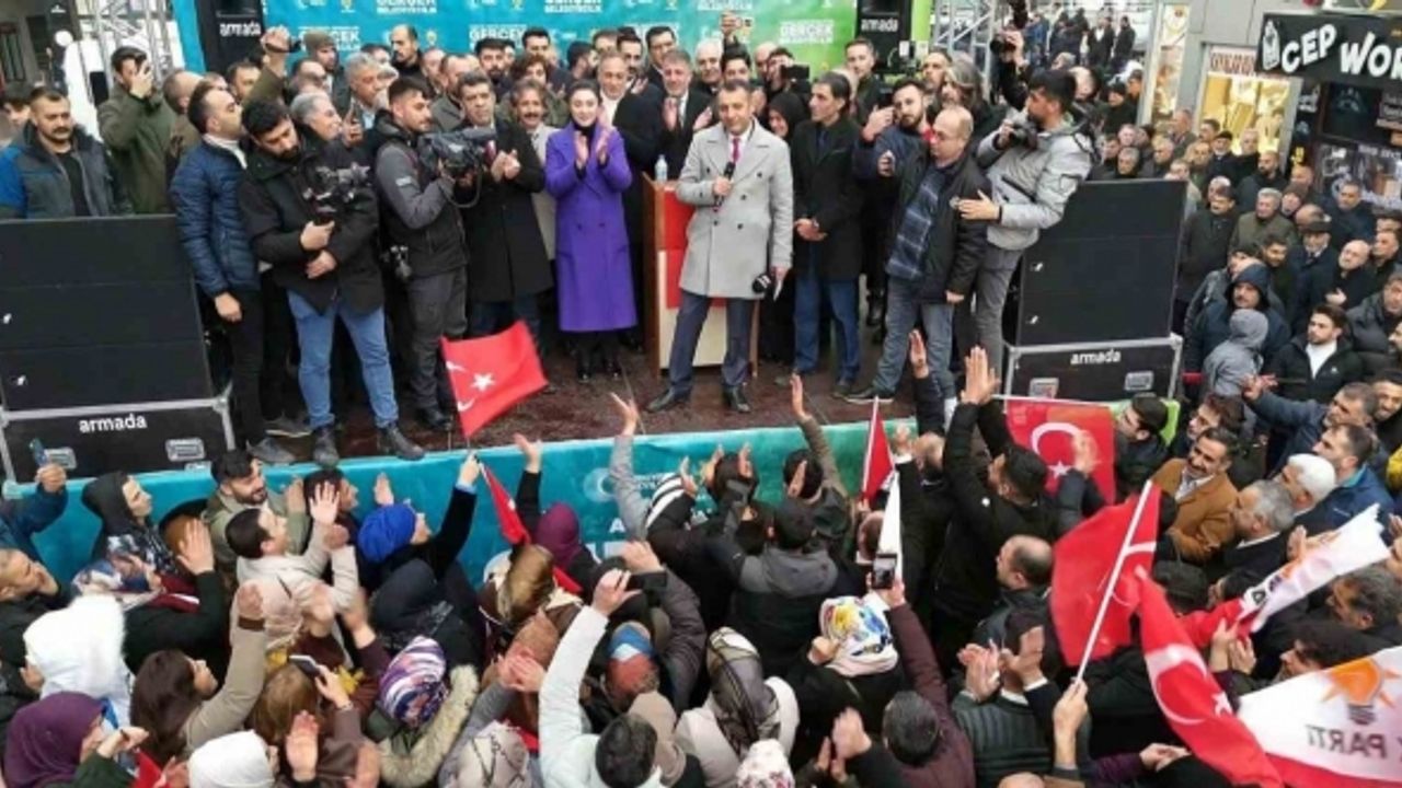 AK Parti Ağrı Belediye Başkan Adayı Aydın Ağrı’da coşkuyla karşılandı