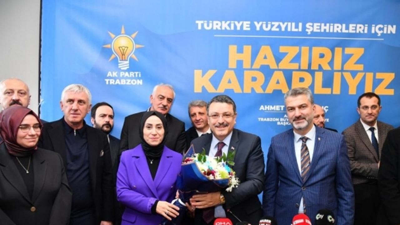 AK Parti’nin Trabzon Büyükşehir Belediye Başkan Adayı Ahmet Metin Genç basının karşısına çıktı