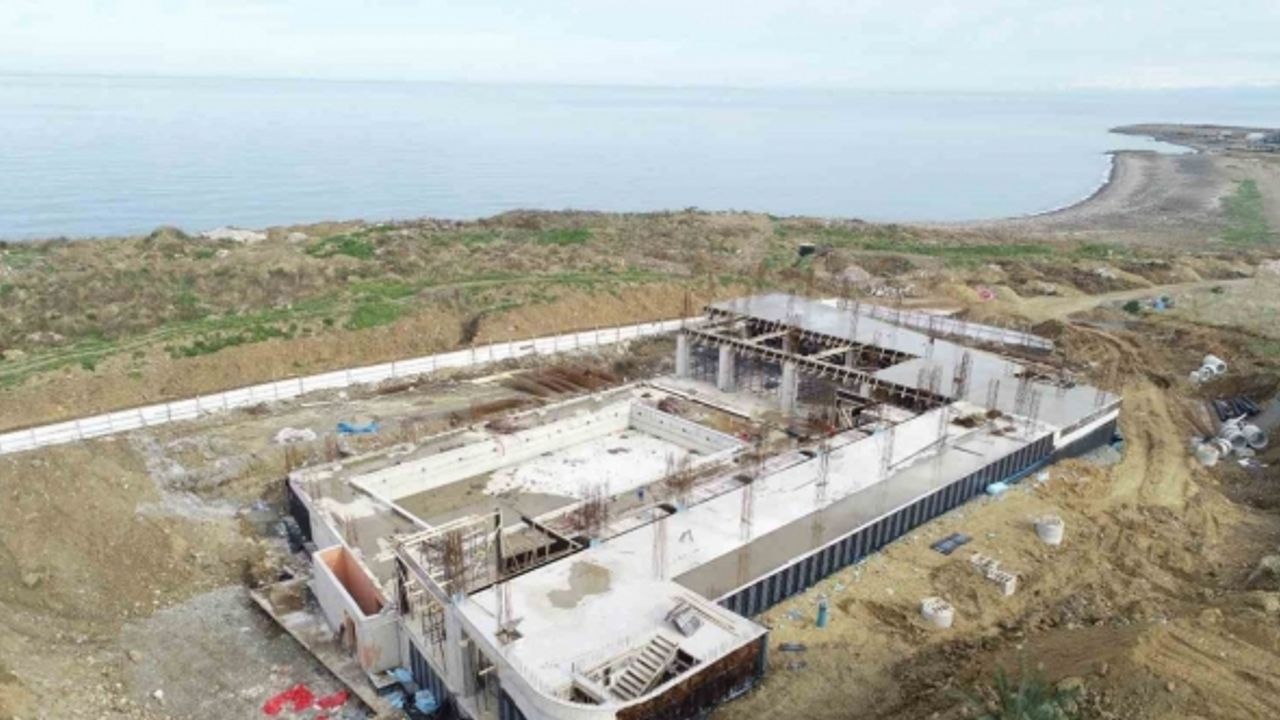 Akçaabat’ta yarı olimpik kapalı yüzme havuzu inşaatı sürüyor