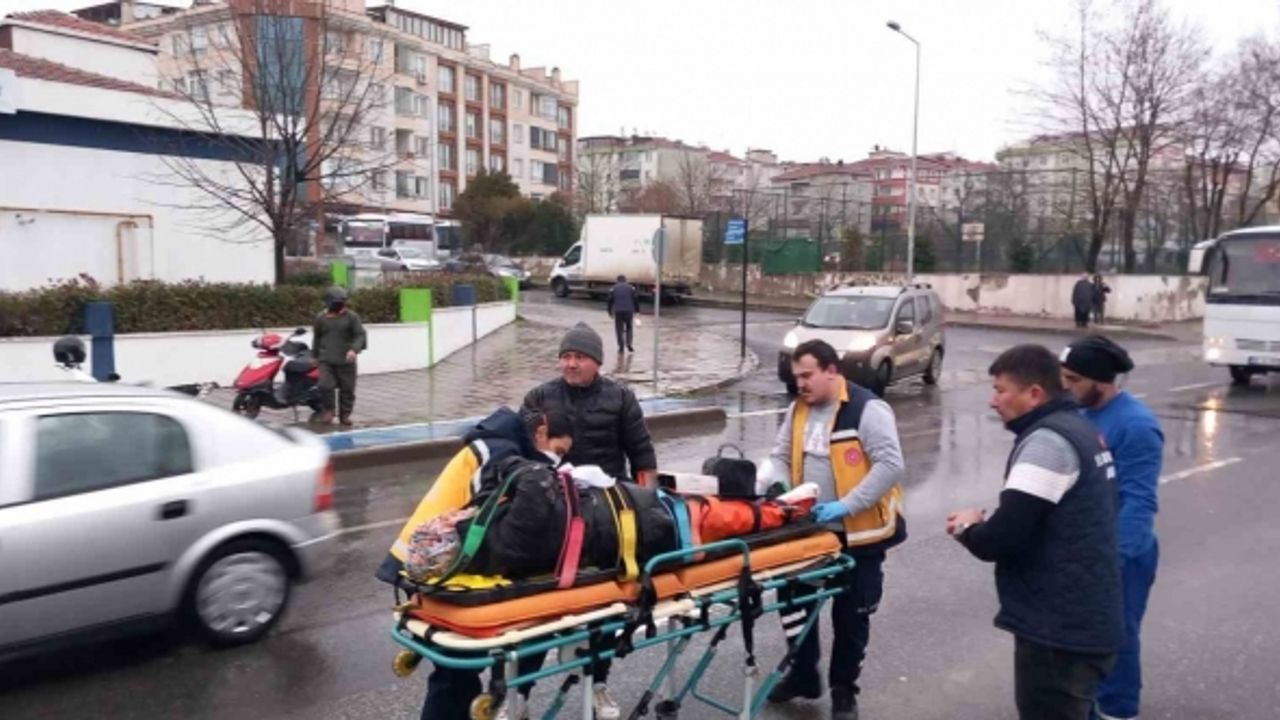 Alkollü sürücünün yaya geçidindeki yayaya çarptığı anlar kamerada