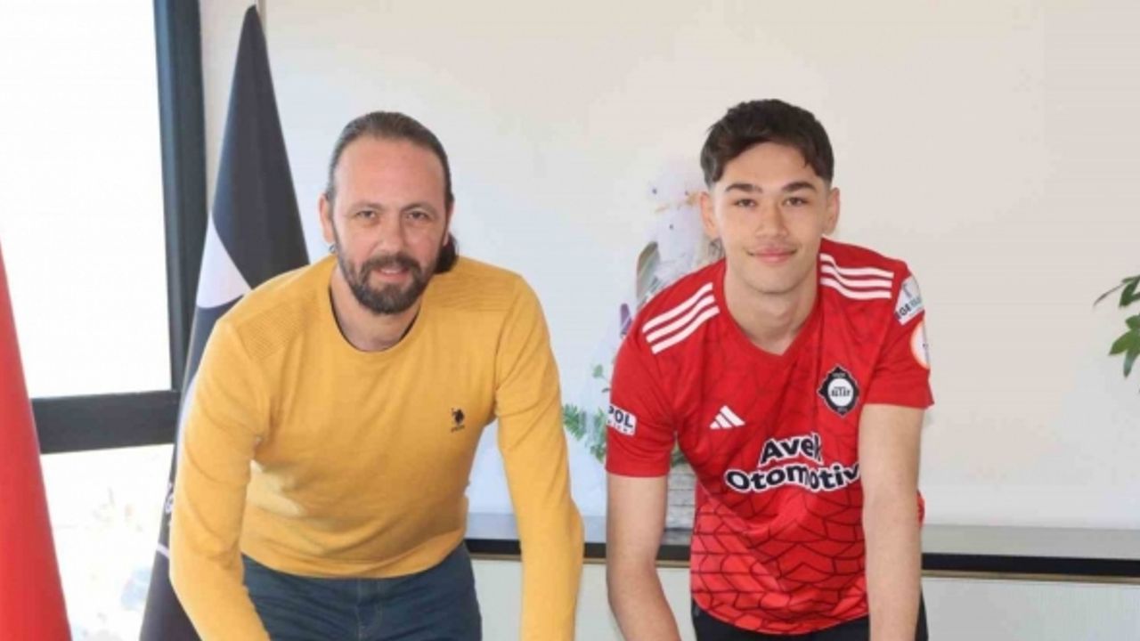 Altay, 2005 doğumlu Ulaş Hasan Özçelik ile profesyonel sözleşme imzaladı