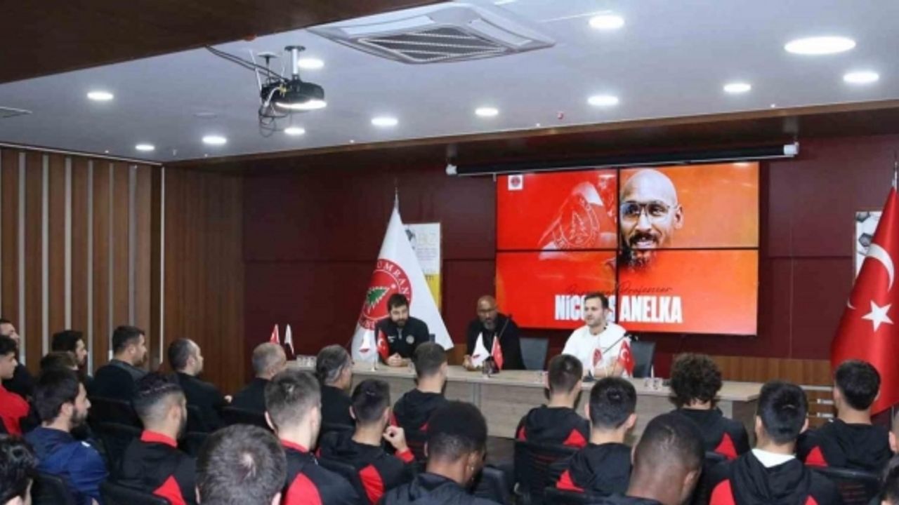 Anelka, Ümraniyespor teknik heyeti ve futbolcularla buluştu