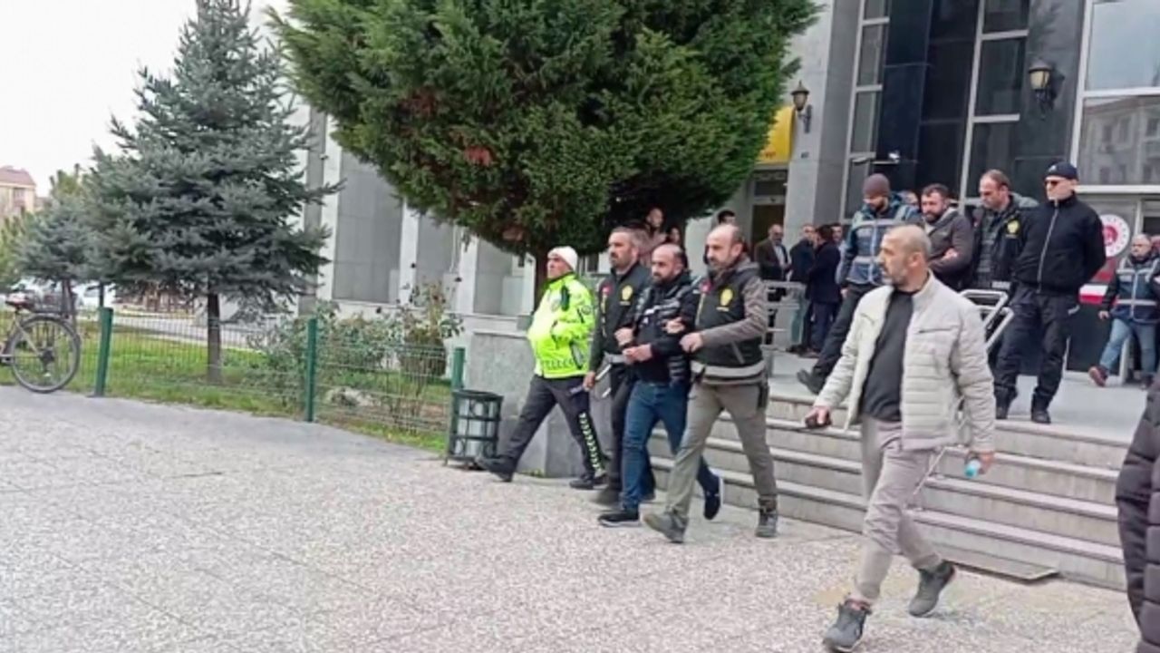 Ankara’da araçtan 193 bin dolar çalan hırsızlar Çorum’da yakalandı