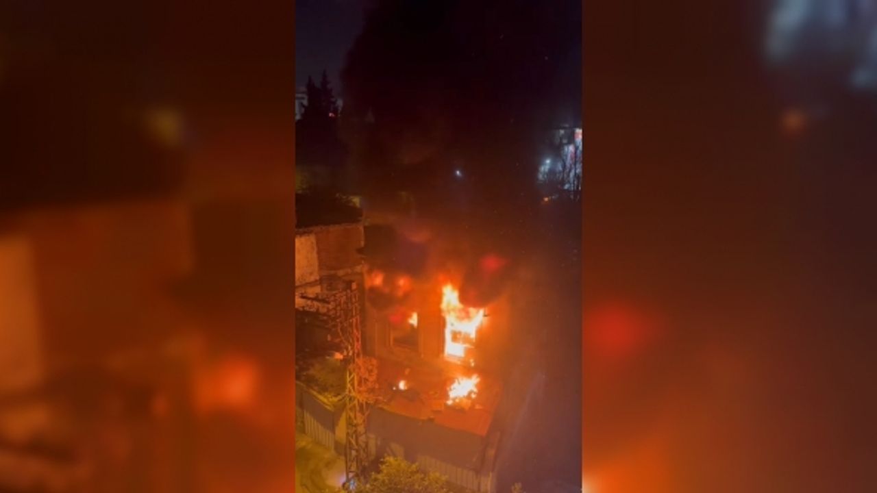 Antalya’da 250 yıllık tarihi konak alev alev yandı