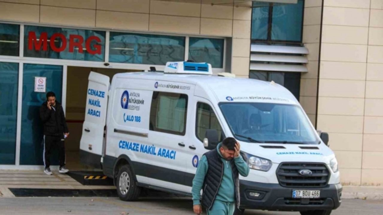 Antalya’da 3 çocuğunun annesini 17 bıçak darbesiyle hayattan koparan koca tutuklandı