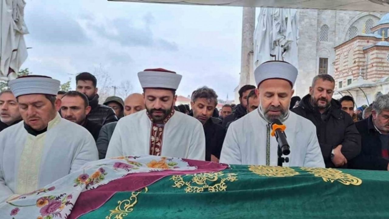 Antalya’da cansız bedeni bulunan Merve Şevval Elmas, İstanbul’da son yolculuğuna uğurlandı