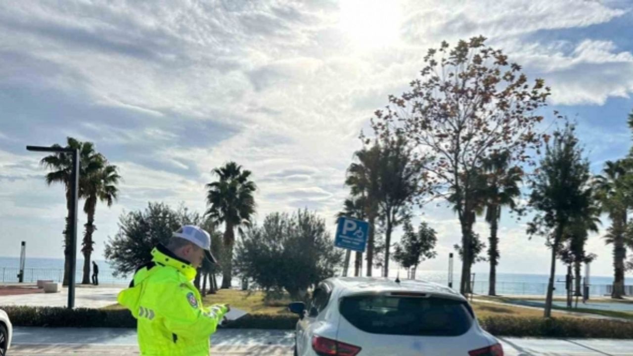 Antalya’da engelli park uygulamasını ihlal eden bin 241 sürücüye ceza