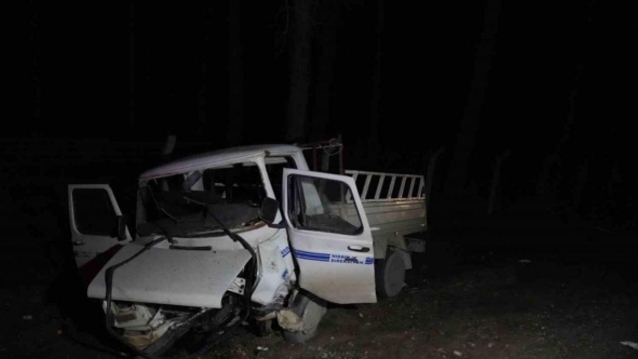 Antalya’da otomobil ile kamyonet kafa kafaya çarpıştı: 1 ölü, 2 yaralı