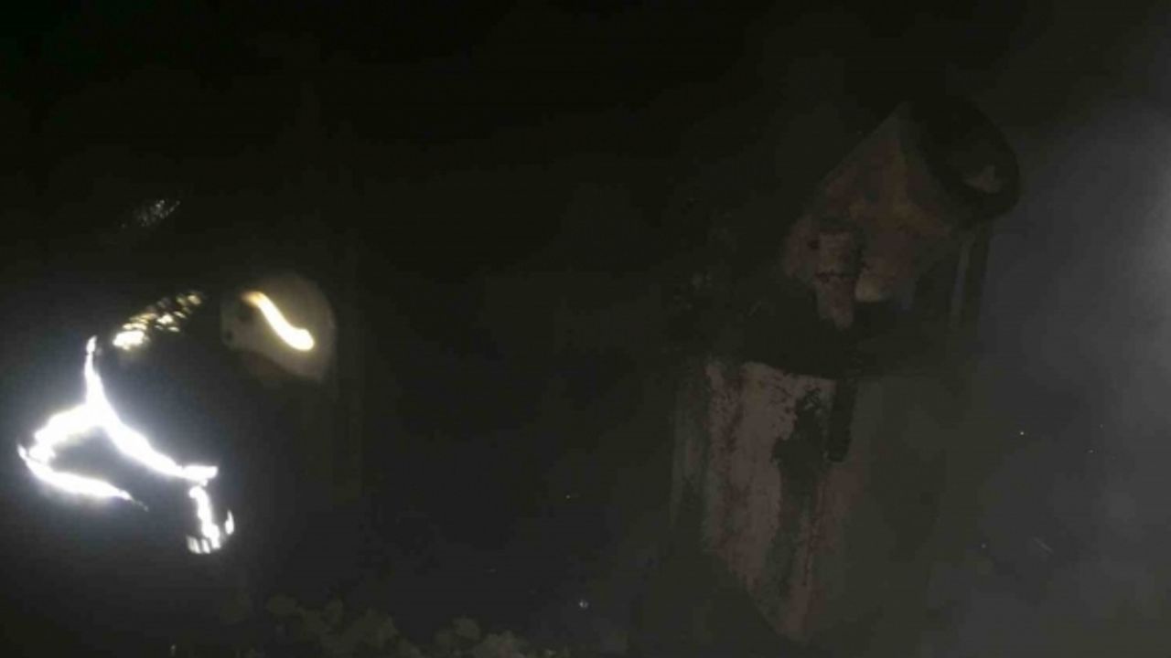 Apartmanın çatısı alevlere teslim oldu o anlar kamerada