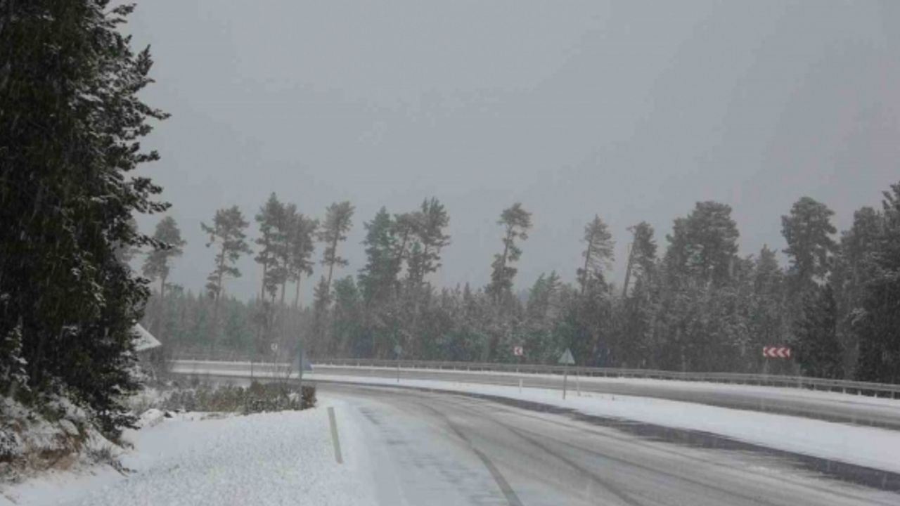 Ardahan’da kar ve tipi ulaşımı olumsuz etkiliyor