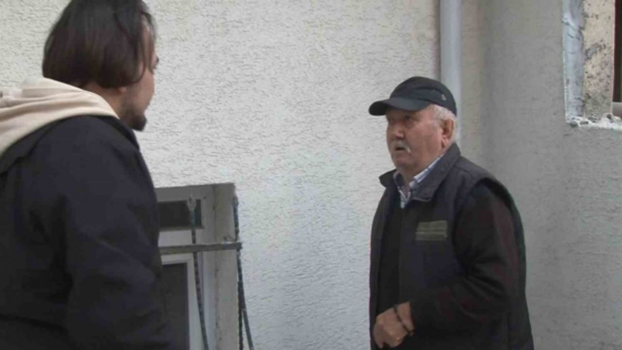 Arnavutköy’de 82 yaşındaki adamı taciz edip parasını çalmaya çalıştı, o anlar kamerada