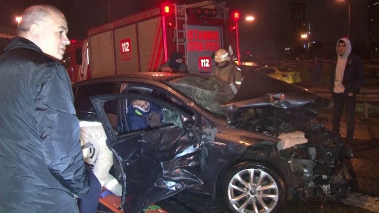 Ataşehir’de 6 aracın karıştığı kazada 5 kişi yaralandı