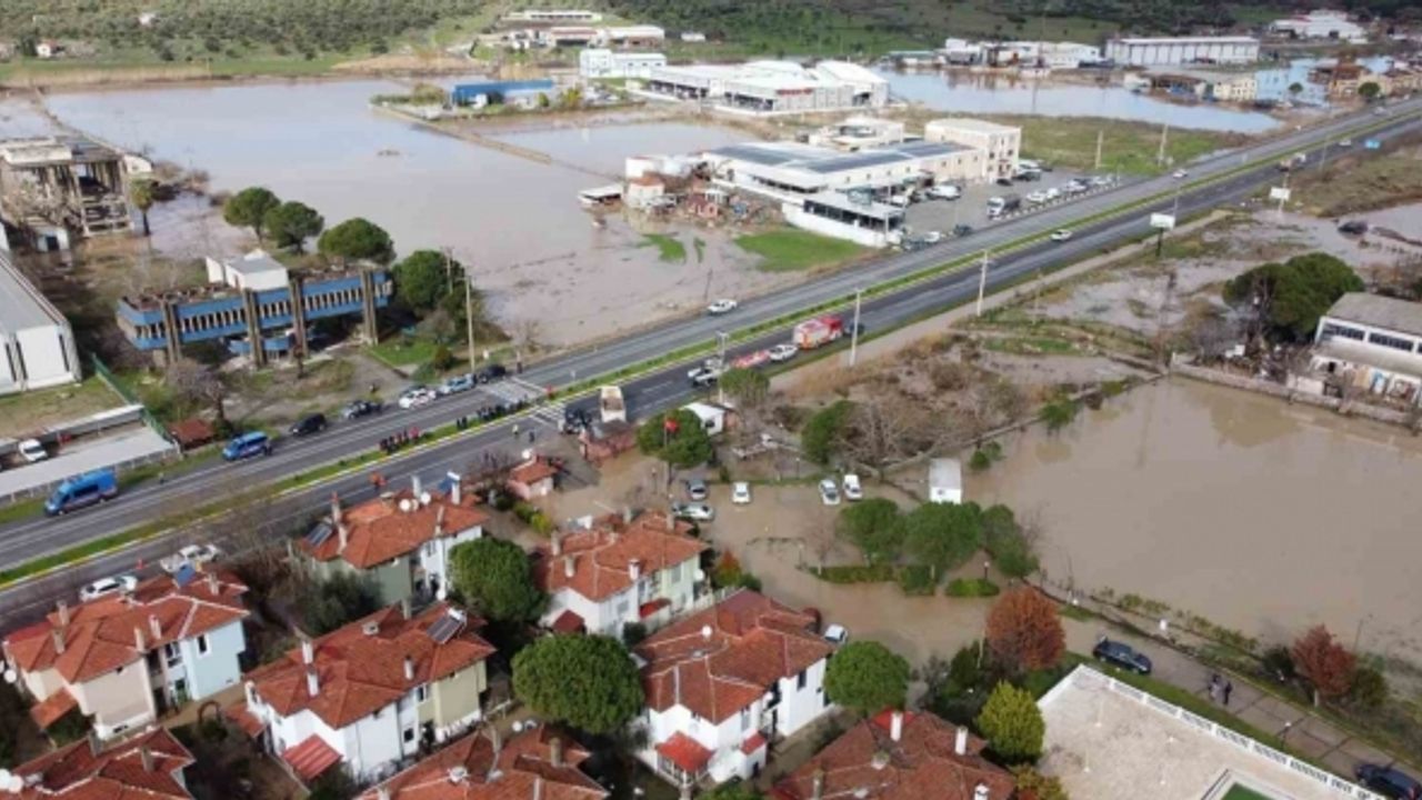 Ayvalık’ta yaşanan su baskınları dron ile görüntülendi