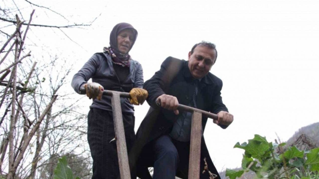 Bağımsız aday 1 oy için tarla belliyor