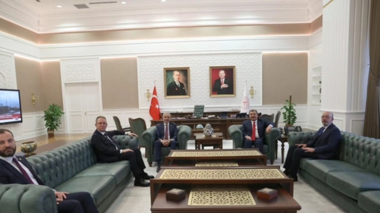 Bakan Fahrettin Koca ile Kütahya Şehir Hastanesinin tamamlanması konusunu görüştüler