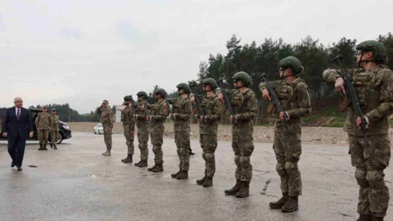 Bakan Güler, 8’inci Komando Tugay Komutanlığında denetlemelerde bulundu