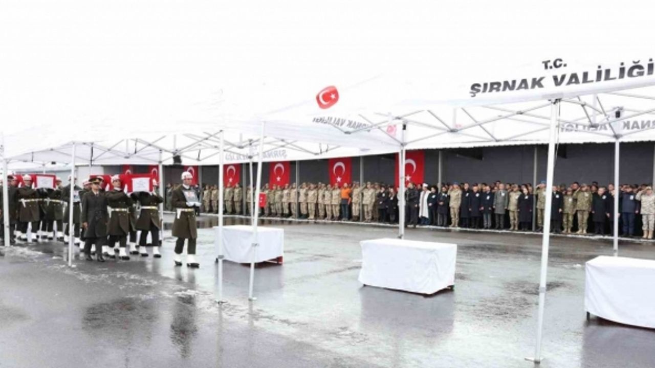 Bakan Güler ve TSK Komuta Kademesi şehit askerler için düzenlenen törene katıldı