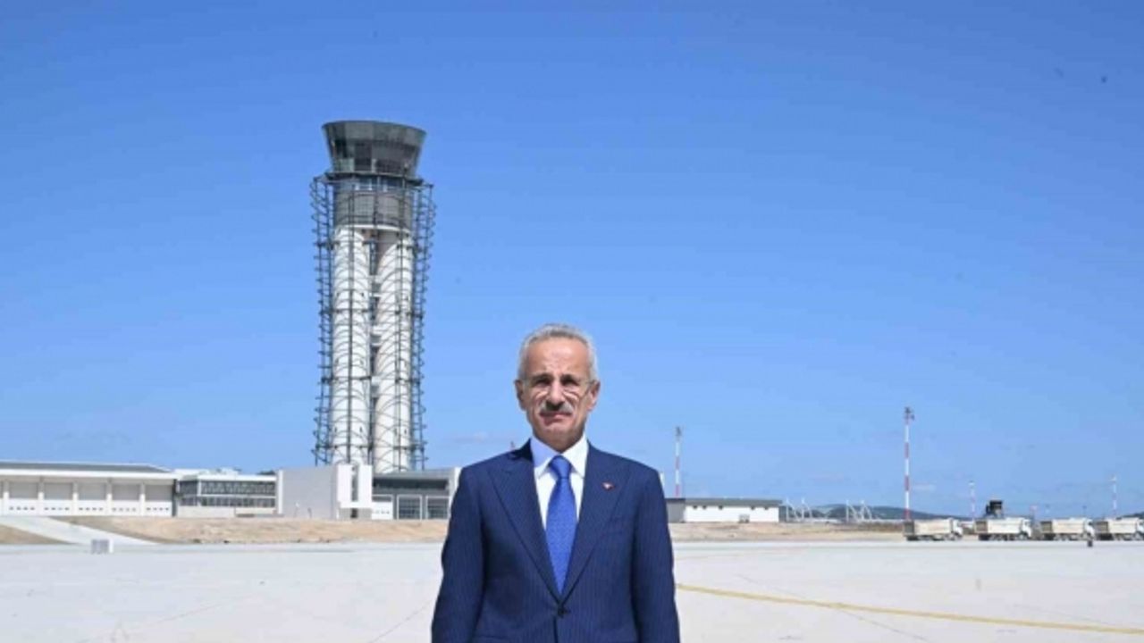 Bakan Uraloğlu: “Havalimanı kurtarma ve yangınla mücadele ekiplerimiz yolcu ve uçuş emniyeti için yedi yirmi dört görev başında”