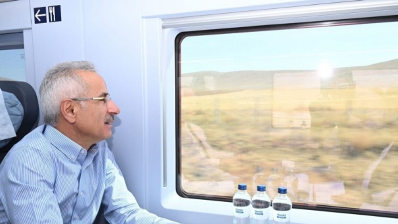 Bakan Uraloğlu: "Karaman-Konya-Ankara ve Karaman-Konya-İstanbul YHT hattında 2 yılda 2 milyon 423 bin 868 yolcu seyahat etti"