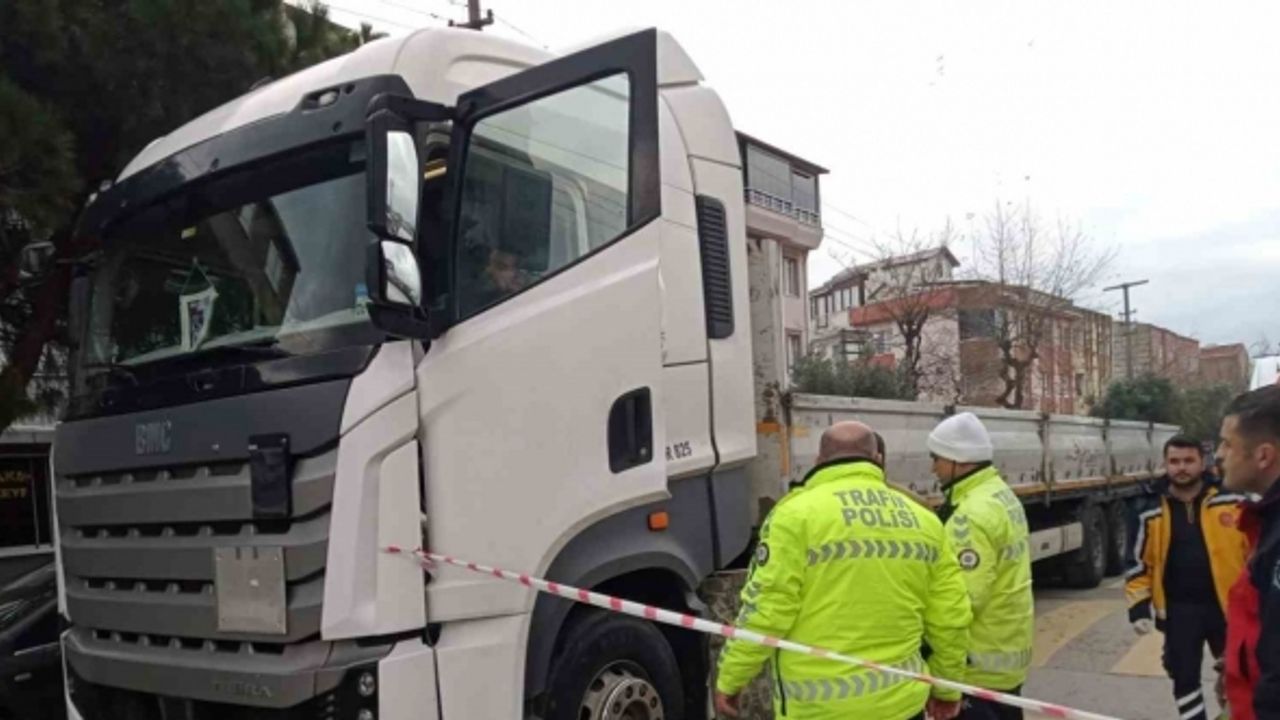 Bandırma’da yaya geçidindeki kazada tır şoförü tutuklandı