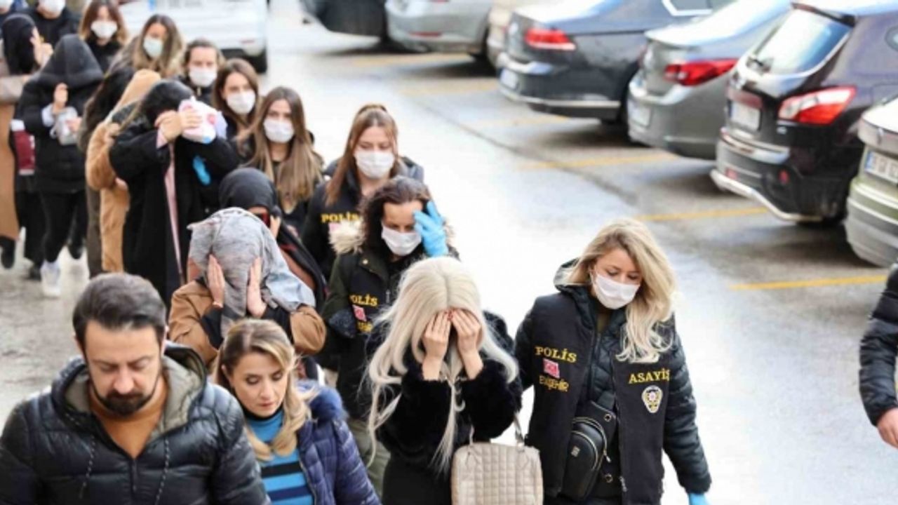 ‘Barbie-Es’ fuhuş operasyonunda yakalanan 18 kişiden 9’u tutuklandı