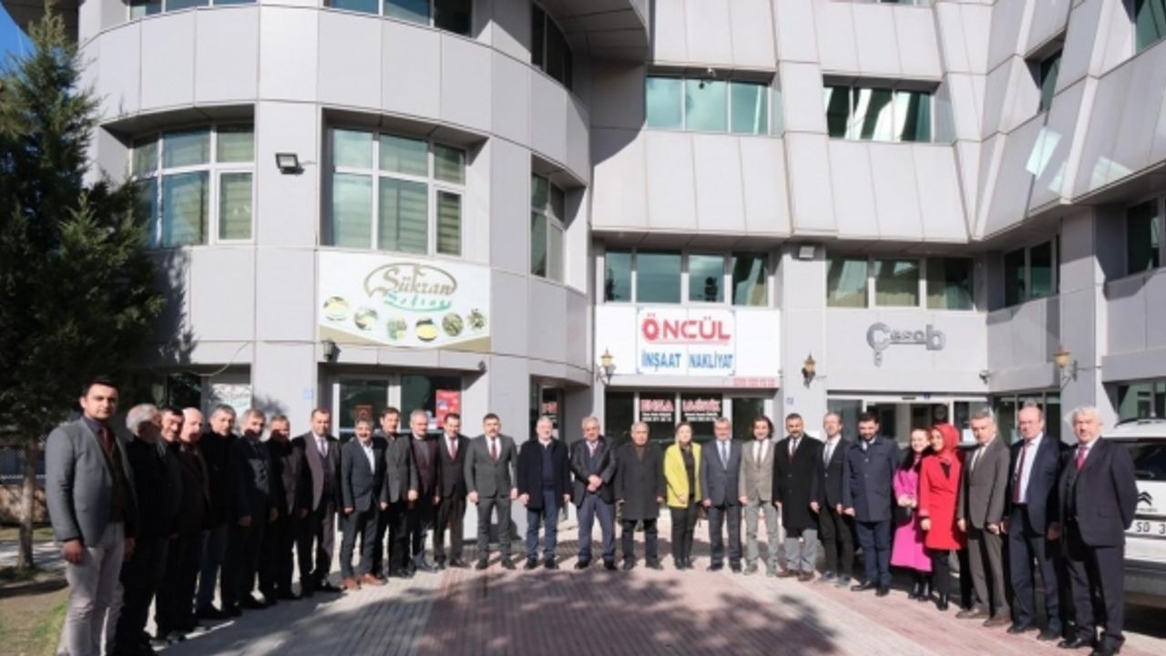 Başkan Aşgın ÇESOB’u ziyaret etti: “Esnafımızla gönül gönüle yol yürümeye devam edeceğiz”