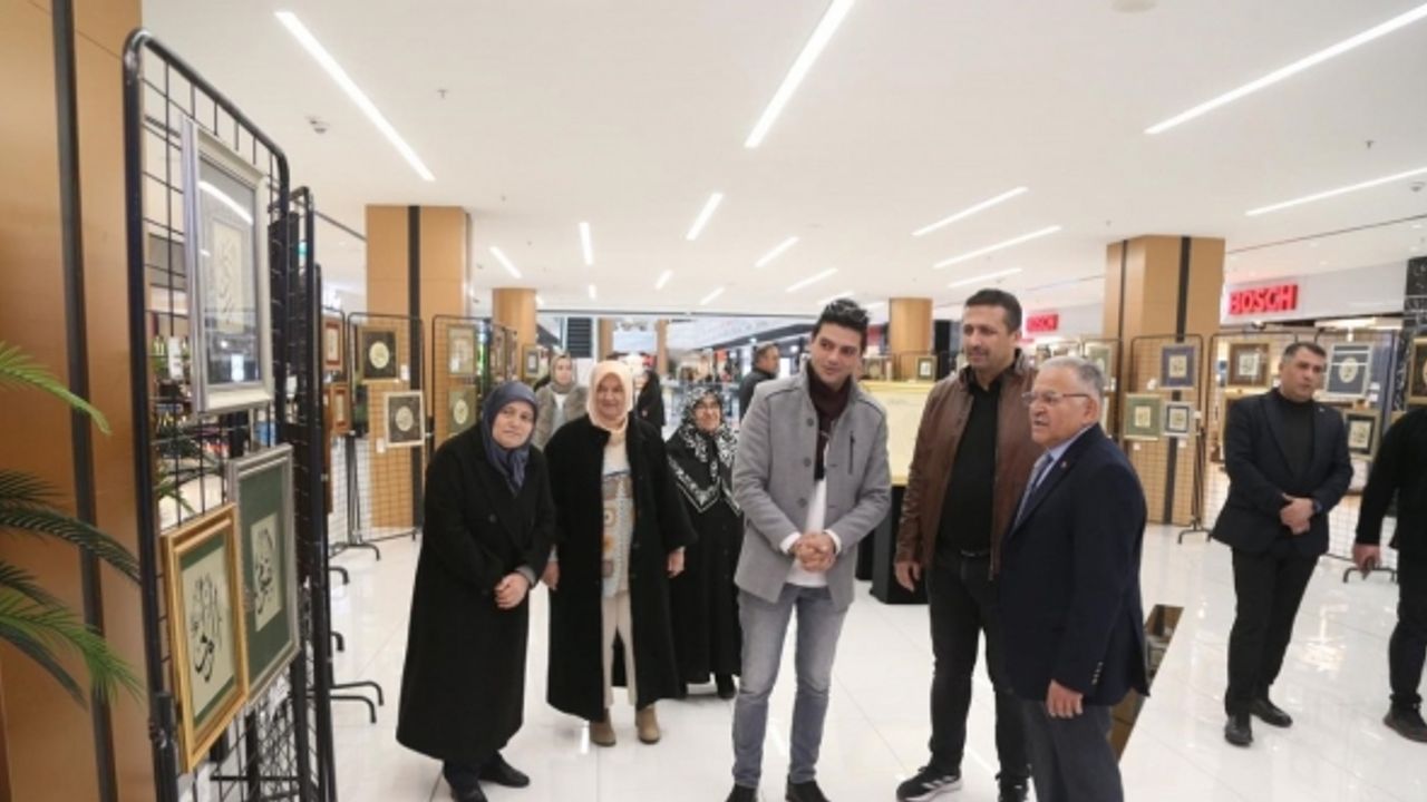 Başkan Büyükkılıç, Esma’ül Hüsna Hüsn-i Hat Sergisi’ni gezdi