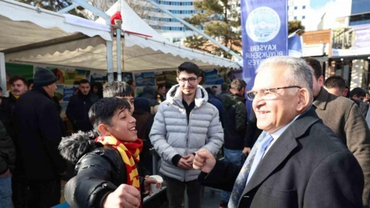 Başkan Büyükkılıç, hizmeti vatandaşın ayağına götüren çadırları ziyaret etti