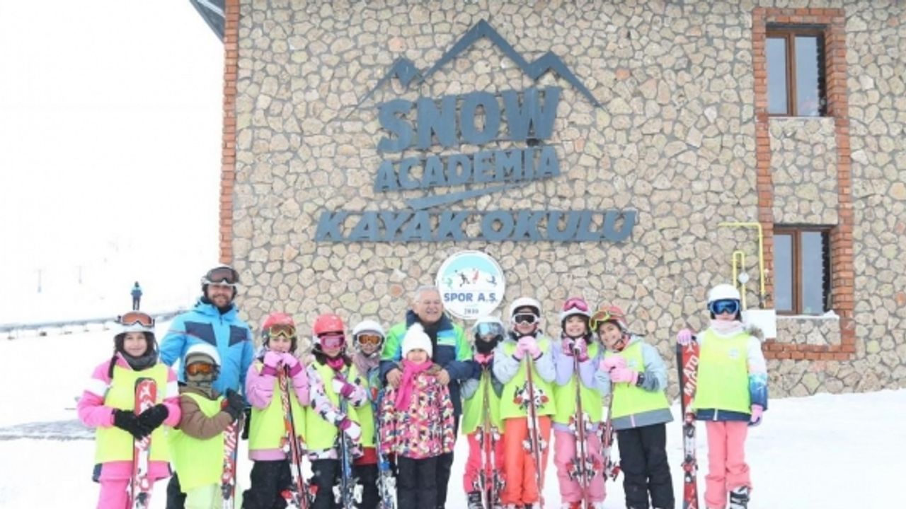 Başkan Büyükkılıç: “Türkiye’nin en büyük kayak okulu Erciyes’te hizmet veriyor”