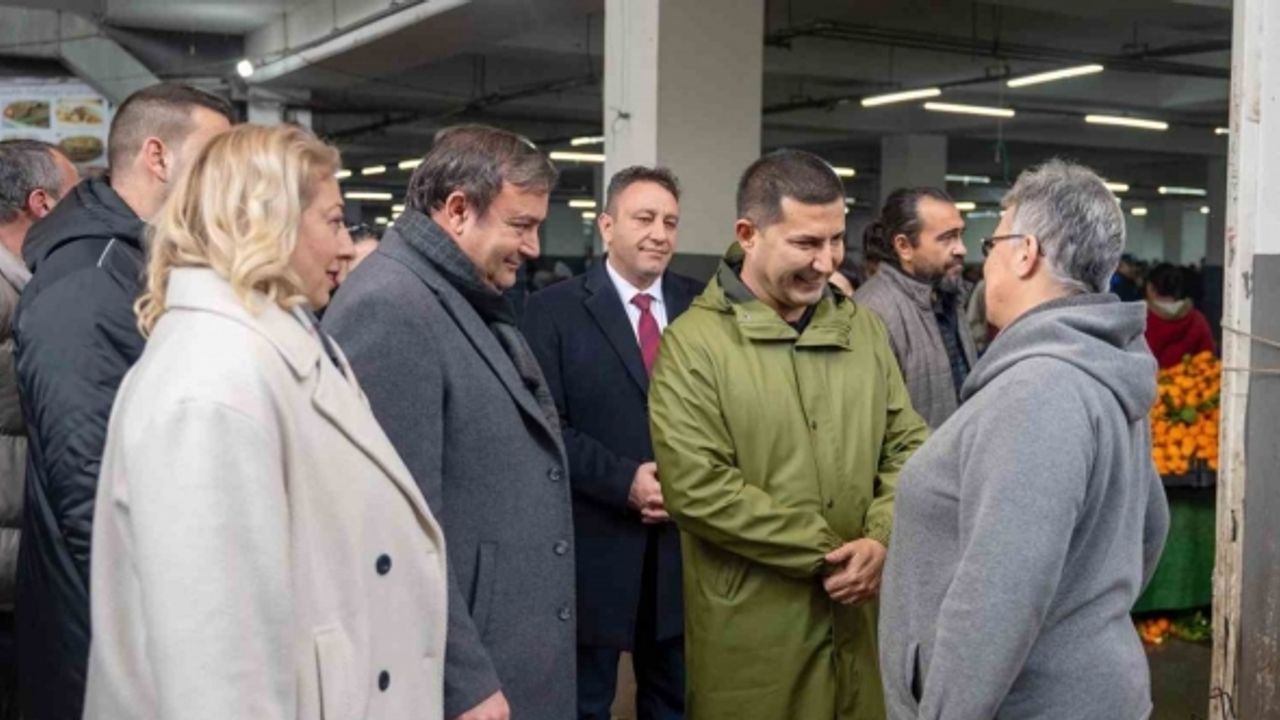 Başkan Günel kapalı pazar yerinde esnaf ve vatandaşlarla buluştu