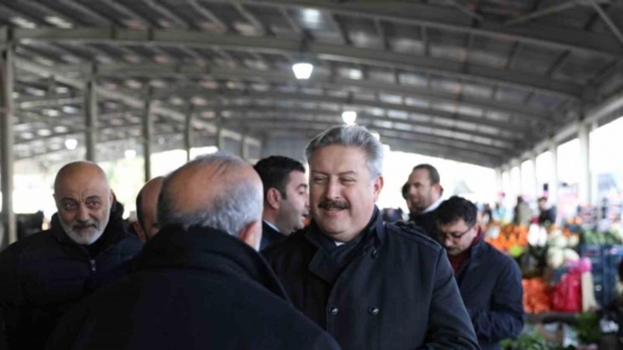 Başkan Palancıoğlu Esenyurt Pazar Yerinde esnafı ziyaret etti